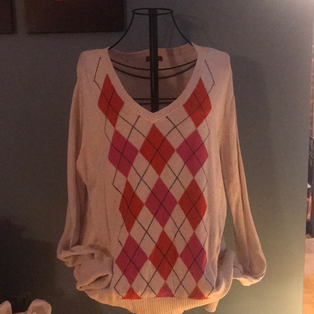 V-Neck Argyle front pattern sweater